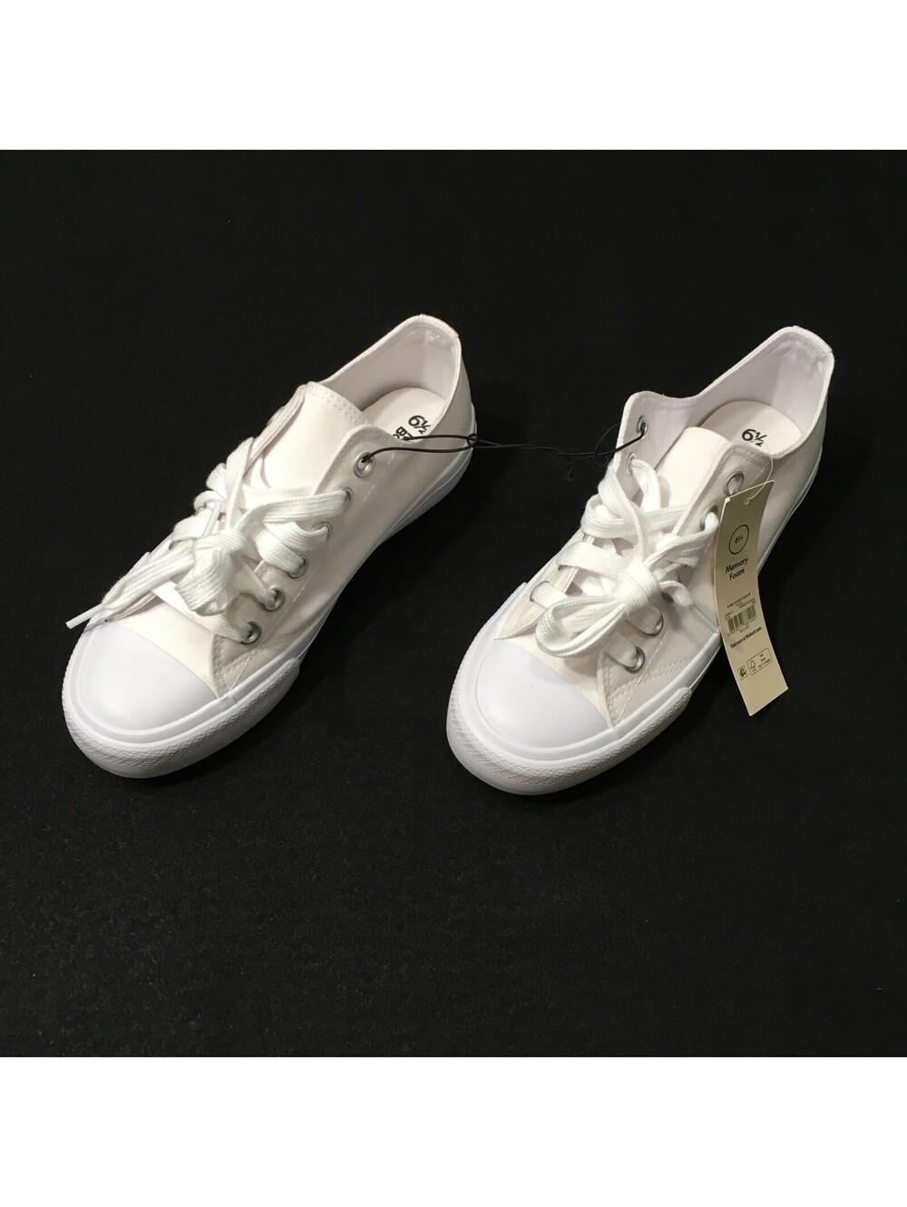 New with tag size 6.5 women’s No Boundaries  White Sneakers classic lace up